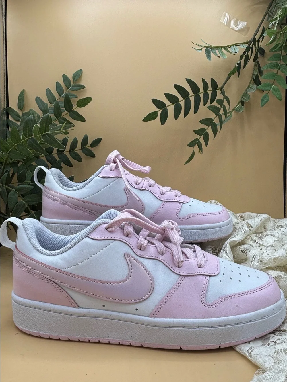Nike Girls Big Kids Court Borough Low SE 2